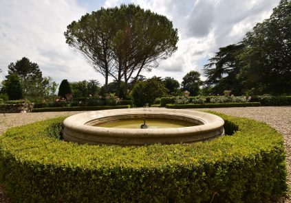 Château Pierrail : explorez ses jardins