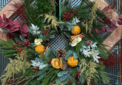 Atelier floral : couronne de Noël proposé par Lily Pomme