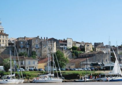 Fête du fleuve sur le port de Bourg