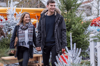 Le village de Noël avec des chalets gourmands et artisanaux