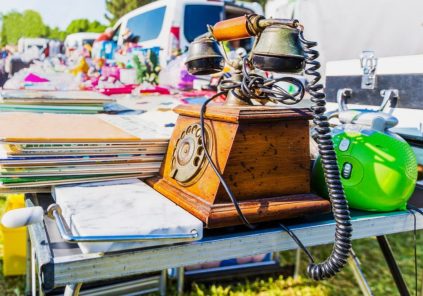 Vide-greniers et brocante à St-Trélody